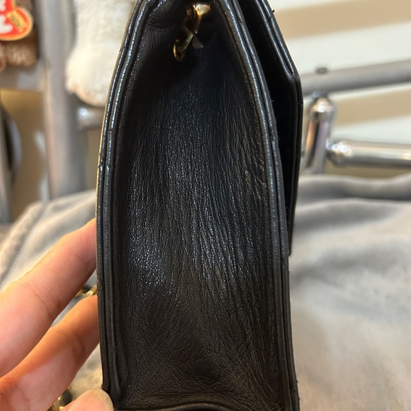 Chanel Vintage Big CC - Picture 5 of 9